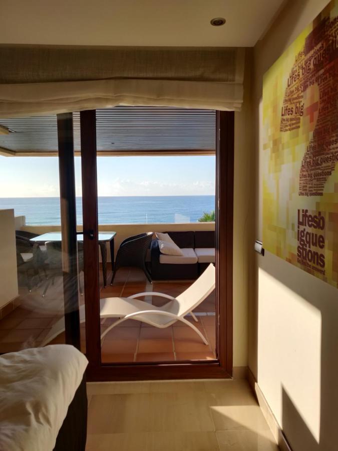 Bahia De La Plata Seafront Apartment Estepona Exterior photo