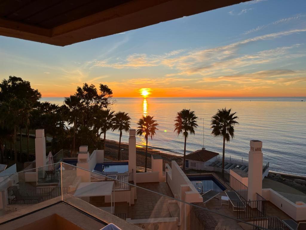 Bahia De La Plata Seafront Apartment Estepona Exterior photo